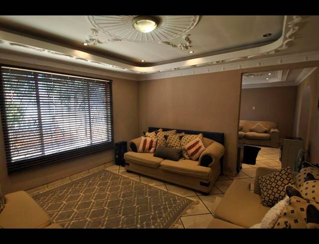 4 BEDROOM HOUSE FOR SALE IN GROENEWEIDE